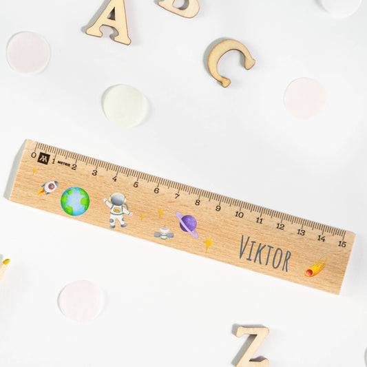 Holzlineal mit Namen zur Einschulung - Motiv Astronaut